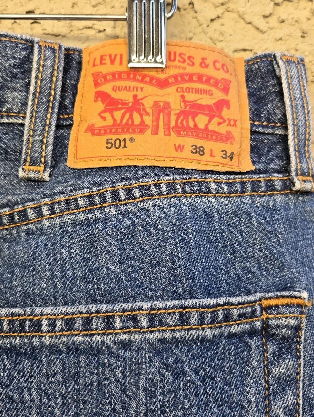 Levi's 501 Classic Men's Blue Denim Jeans - Button Fly - Picture 8 of 11